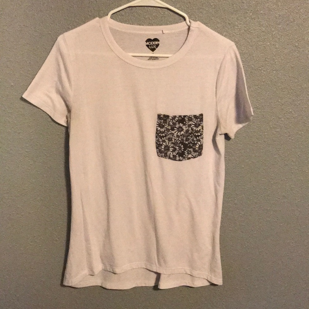White tee with daisy pocket